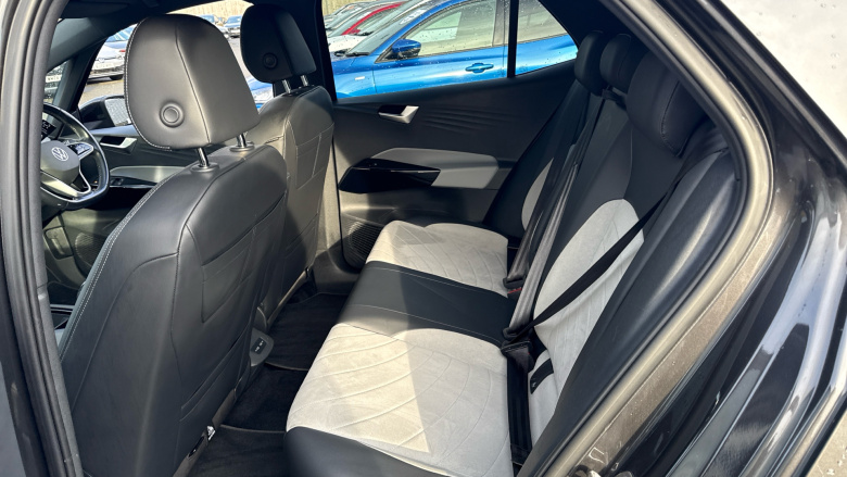 Volkswagen ID.3 150kW Family Pro Performance 58kWh 5dr Auto Electric Hatchback